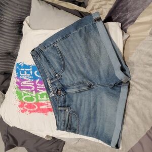 No Boundaries Denim Shorts Cuffed Hem Medium Wash Casual Everyday Size 14